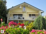 Elegantes Einfamilienhaus mit gepflegtem Garten und stilvoller Architektur - Erpolzheim