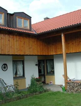 Ehemaliger Winkelbungalow mit Gartenidylle: Charmante Erdgeschosswohnung mit viel Raum und Potenzial - Waldkraiburg