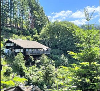 Attraktives Doppelhaus in bevorzugter, unverbaubarer Panoramawohnlage mit zusätzlicher Bebauungsmöglichkeit