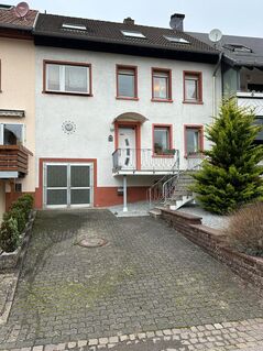 1-3 Familienhaus in ruhiger Lage - 15 Minuten von L-Remich