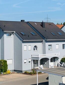 Erstklassiges Renditeobjekt in Top-Lage von Eggenstein! Mehrfamilienhaus mit Stellplätzen und Garage - Eggenstein-Leopoldshafen