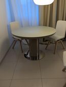 Runde ausziehbare Esstisch mit Mattglas Oberfläche.120/160 cm. in 69181