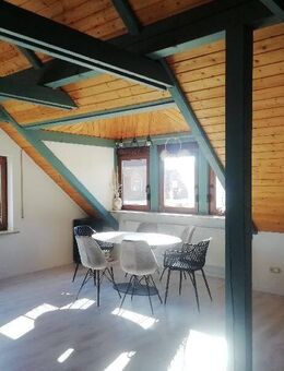 Großzügige 4-Zimmer-DG-Wohnung mit Einbauküche, Gartenanteil und Garage! - Altendorf (Regierungsbezirk Oberfranken)