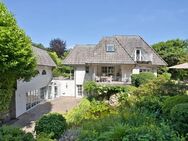 Repräsentatives Architektenhaus mit Vollkeller und großem Nebengebäude in Hittfeld-Waldesruh - Seevetal