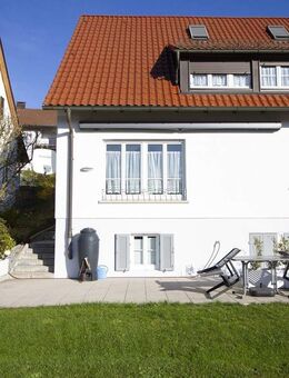 Hier ist "mehr Drin und noch mehr Draußen"! Komplett saniertes Haus auf großem Garten ( Bauplatz ) - Stuttgart