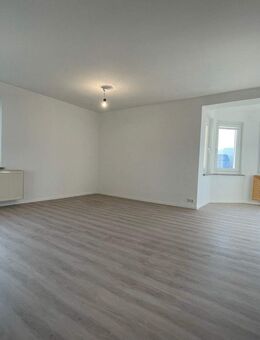 Renovierte, helle 85qm Wohnung mit Erker und Weitblick in Kahla - Kahla