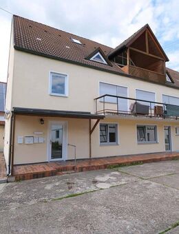 Renovierte 3-Zi.-Erdgeschosswohnung mit Terrasse und Stellplatz vor den Toren Nördlingens - Nördlingen