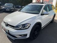 VW Golf VII Alltrack 4 Motion LED PANO AHK Leder - Gießen