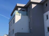 Sehr schöne, helle 4 Zimmer Wohnung mit Balkone in Laichingen. - Laichingen