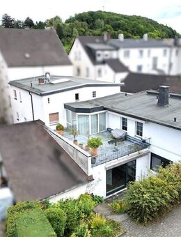 / Sundern-Zentrum: Wohnhaus mit Gewerbefläche & Parkmöglichkeiten - Sundern (Sauerland)