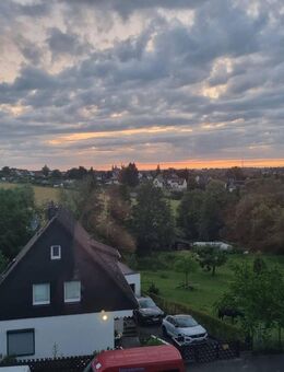 Wunderschöne möblierte 2 Raum DG Wohnung mit Blick ins Grüne zu vermieten - Solingen (Klingenstadt)