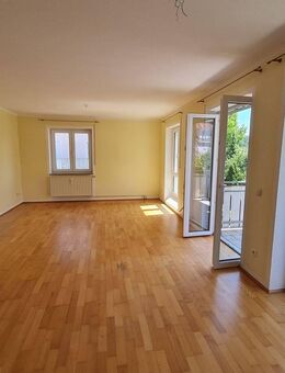 Großzügige 4-Zimmer-Wohnung mit Südbalkon, Gartenanteil und Carport - Bubenreuth