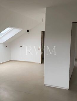 Charmante, sanierte Dachgeschosswohnung mit Südbalkon am Ortsrand von Kiebingen - Rottenburg (Neckar)