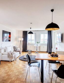 Schwabing: Stilvoll wohnen mit Blick auf den Olympiaturm -frei - München