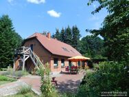Traumhaftes 7.000 m²-Grundstück mit Bauernhaus, Nebengebäude und Teich - Brüel