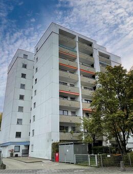 Über den Dächern von Erlenstegen - barrierefreie 2,5-Zimmer-Wohnung im 7. Stock mit Loggia - Nürnberg