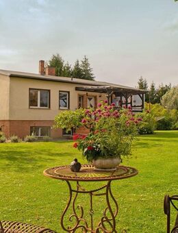 Haus und Garten und Terrasse und Teich auf 4.000 m2 in der Uckermark zwischen Prenzlau und Feldberg - Nordwestuckermark
