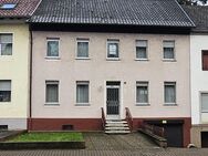 Gepflegtes Wohnhaus mit Garten, Garage in zentraler Lage von Dillingen-Diefflen - Dillingen (Saar)