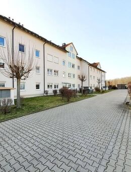 TOP Kapitalanlage! Großzügige vermietete, 1-Zimmer-Erdgeschosswohnung mit Stellplatz zu verkaufen - Naunhof