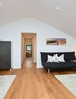 Sonnige, modern möblierte Wohnung mit Balkon in Altbach bei Esslingen - Altbach