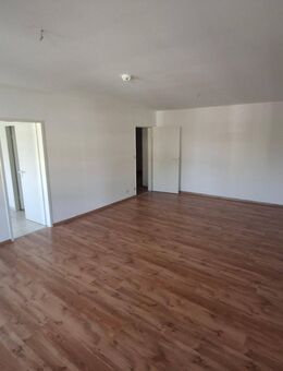 großzügige Wohnung sucht eine Familie als neue Mieter - Falkenberg (Elster)