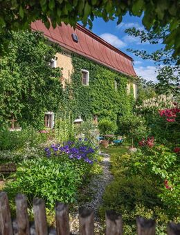 Denkmalgeschütztes Wohnhaus aus dem 18. Jahrhundert, ehemaliges Mühlengebäude in idyllischem Garten - Wegscheid
