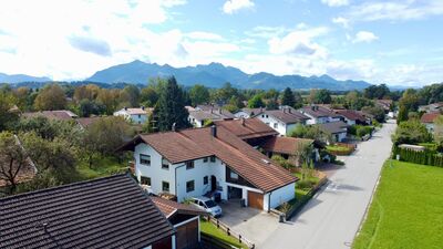 Zweifamilienhaus in Übersee - Idyllische Lage mit großem Grundstück