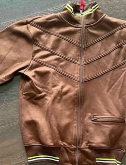 Sehr coole DERBE-Jacke in der Größe M, in der Farbe braun mit grünen und weissen Streifen, 80% Polyster 20% Cotton - Viersen