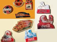 12 Pins Coca Cola Anstecker Sammlung Eisbär Truck X-Mas Fussball - Herdecke