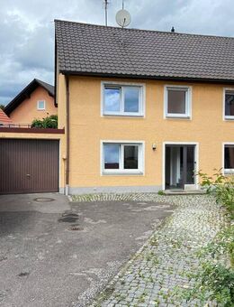 kleines 2-Fam.-Stadthaus mit Hofraum und kleinem Garten mitten in Teublitz - Teublitz