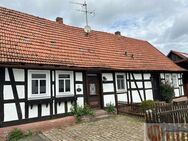 Kleines Fachwerkhaus in Steinau Marjoß mit Scheune, Nebengebäude und Photovoltaikanlage - Steinau (Straße, Brüder-Grimm-Stadt)