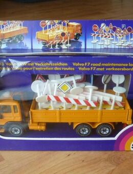 siku 2513 Volvo LKW mit Verkehrszeichen, OVP - Bad Bodenteich