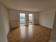 Gemütliche 1,5 Zimmer Dachgeschoss Wohnung in Toplage mit Balkon, Stellplatz möglich - Schönebeck (Elbe)