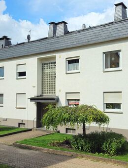 Gut vermietete 2-Zimmer-Dachgeschosswohnung mit Balkon u. Garage im Herzen von Burscheid - Burscheid