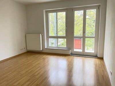 ::: FREUNDLICHE WOHNUNG MIT SÜD- BALKON UND TAGESLICHTBAD:::