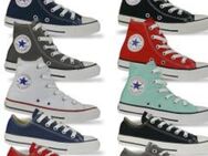 Suche jemand mit CONVERSE Schuhe für ablecken - Unterföhring