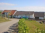 Vermietetes Zweifamilienhaus mit neun (!) Garagen in Bromskirchen - Allendorf (Eder)