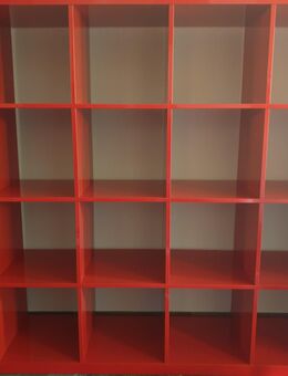 Grosses Expeditregal in rot - Bonstetten CH