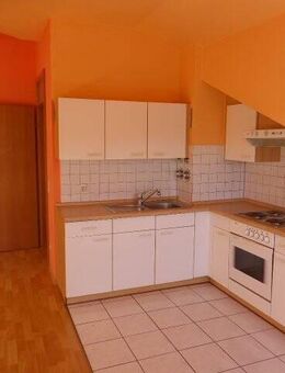 Röpke + Partner Immobilien: Attraktives Dachgeschoss in Niefern-Öschelbronn - Niefern-Öschelbronn