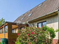 Tolles Zweifamilienhaus mit Anbau, 3 Wohnebenen und großem Grundstück am Feldrand in Quickborn - Quickborn (Landkreis Pinneberg)