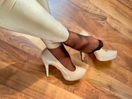 1 Paar Buffalo High Heels beige Gr. 40 in Lack Glanz Optik zu verkaufen 😍🤩 - München