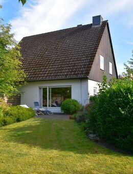 - Linau - Einfamilienhaus mit guter Raumaufteilung auf großem Grundstück in ländlicher Umgebung - Linau