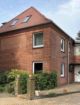 Celle: Charmantes Zweifamilienhaus mit traumhaftem Grundstück - Celle