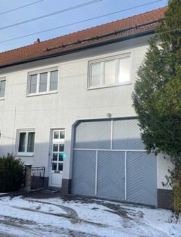 Geräumige Doppelhaushälfte mit Nebengebäude in Geratal-Geschwenda - Crawinkel