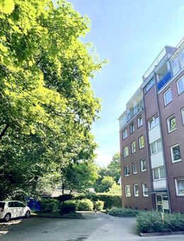 Lichtdurchflutete, neu renovierte Zwei-Zimmerwohnung mit Balkon und Außenstellplatz zu verkaufen - Hamburg