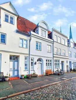 Auf der Sonnenseite der Trave! Malerisches Altstadthaus in sehr gepflegtem Zustand mit Wasserblick.. - Lübeck