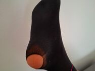 M bietet viel getragene Socken gegen TG - Rosenheim