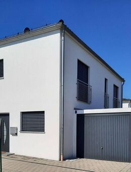 MODERNE DHH - ZENTRAL und RUHIG - Altdorf (Bayern)