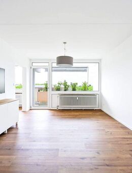 Renovierte 3-Zi. Wohnung mit Balkon, Aufzug und TG-Platz in Gilching - Gilching