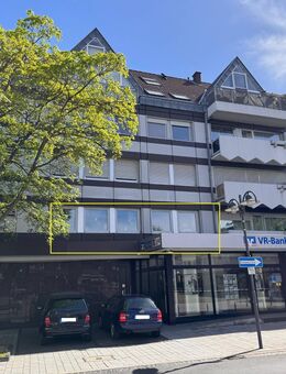Großzügige 3-Zimmerwohnung mit Balkon und neuen Fenstern ! - Niederkassel